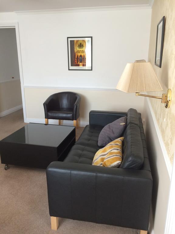 Byways Serviced Apartments Salisbury Oda fotoğraf